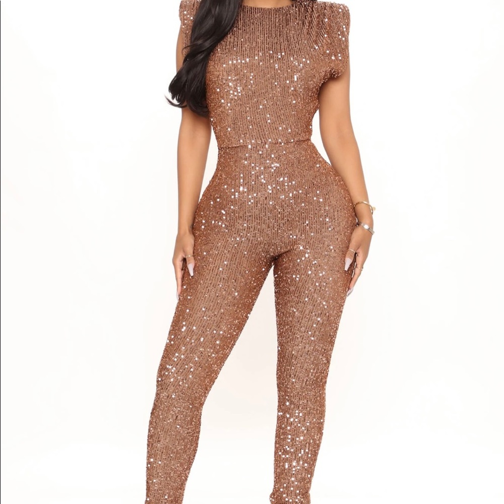 NWT Fashion Nova Sparkle and Snatched Shoulder Pad Jumpsuit in a LARGE